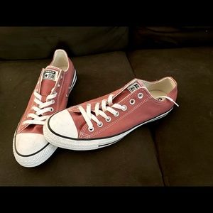 Men’s converse size 10. Brand New